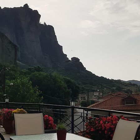 Under The Rocks Meteora Panoramic View Villa 卡兰巴卡 外观 照片