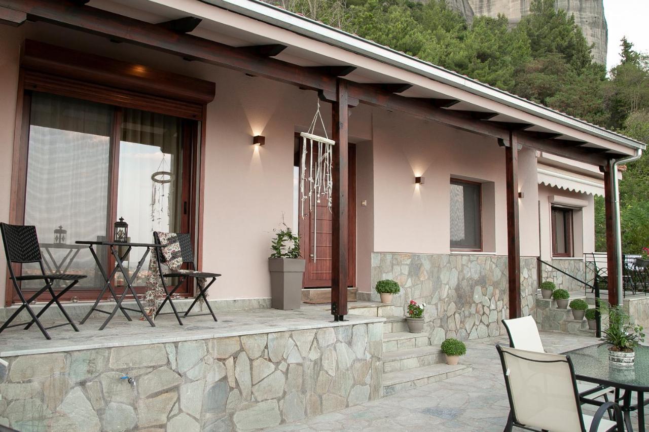 Under The Rocks Meteora Panoramic View Villa 卡兰巴卡 外观 照片