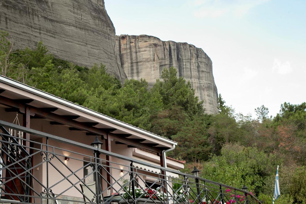 Under The Rocks Meteora Panoramic View Villa 卡兰巴卡 外观 照片