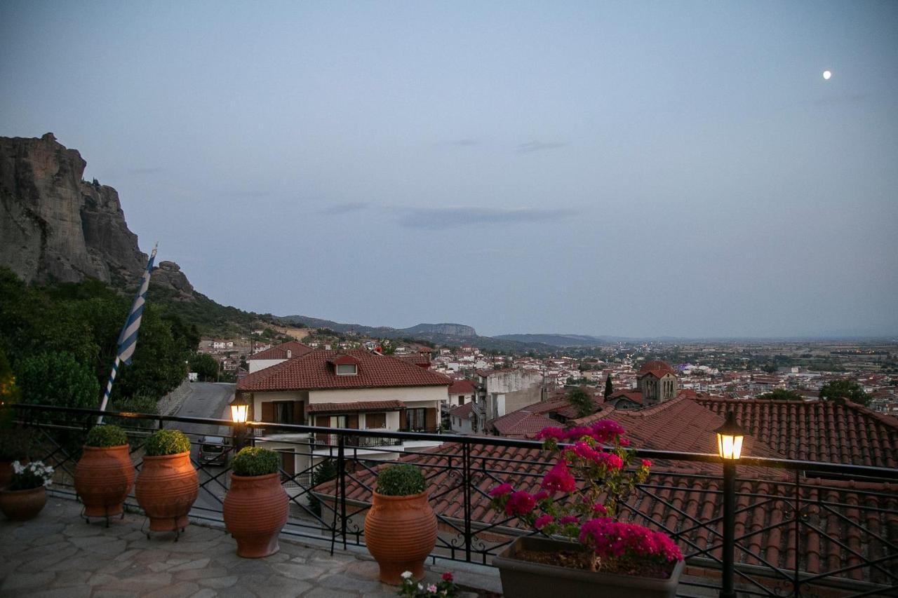 Under The Rocks Meteora Panoramic View Villa 卡兰巴卡 外观 照片